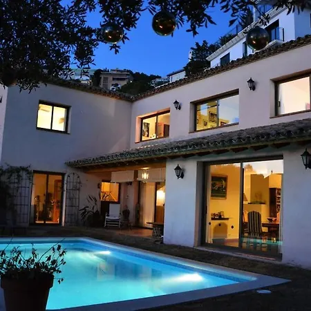 Julia: Tranquil Seaside Retreat With Spectacular Views *