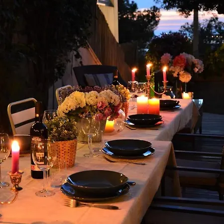 Julia: Tranquil Seaside Retreat With Spectacular Views