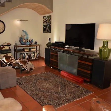 Julia: Tranquil Seaside Retreat With Spectacular Views *