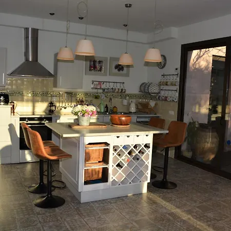Villa Julia: Tranquil Seaside Retreat With Spectacular Views *