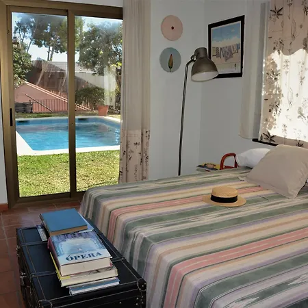 Julia: Tranquil Seaside Retreat With Spectacular Views